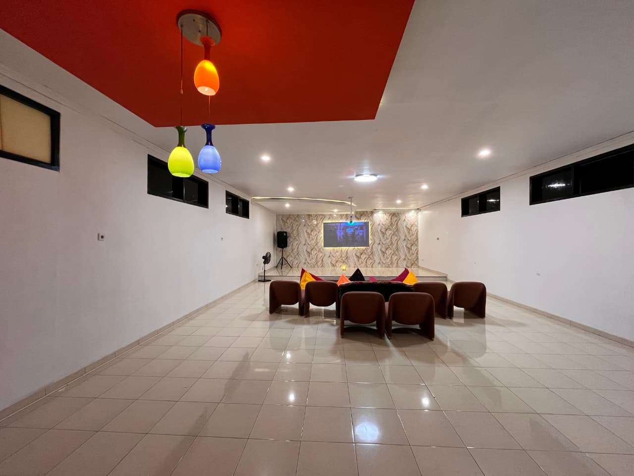 Fasilitas Karaoke & Entertainment